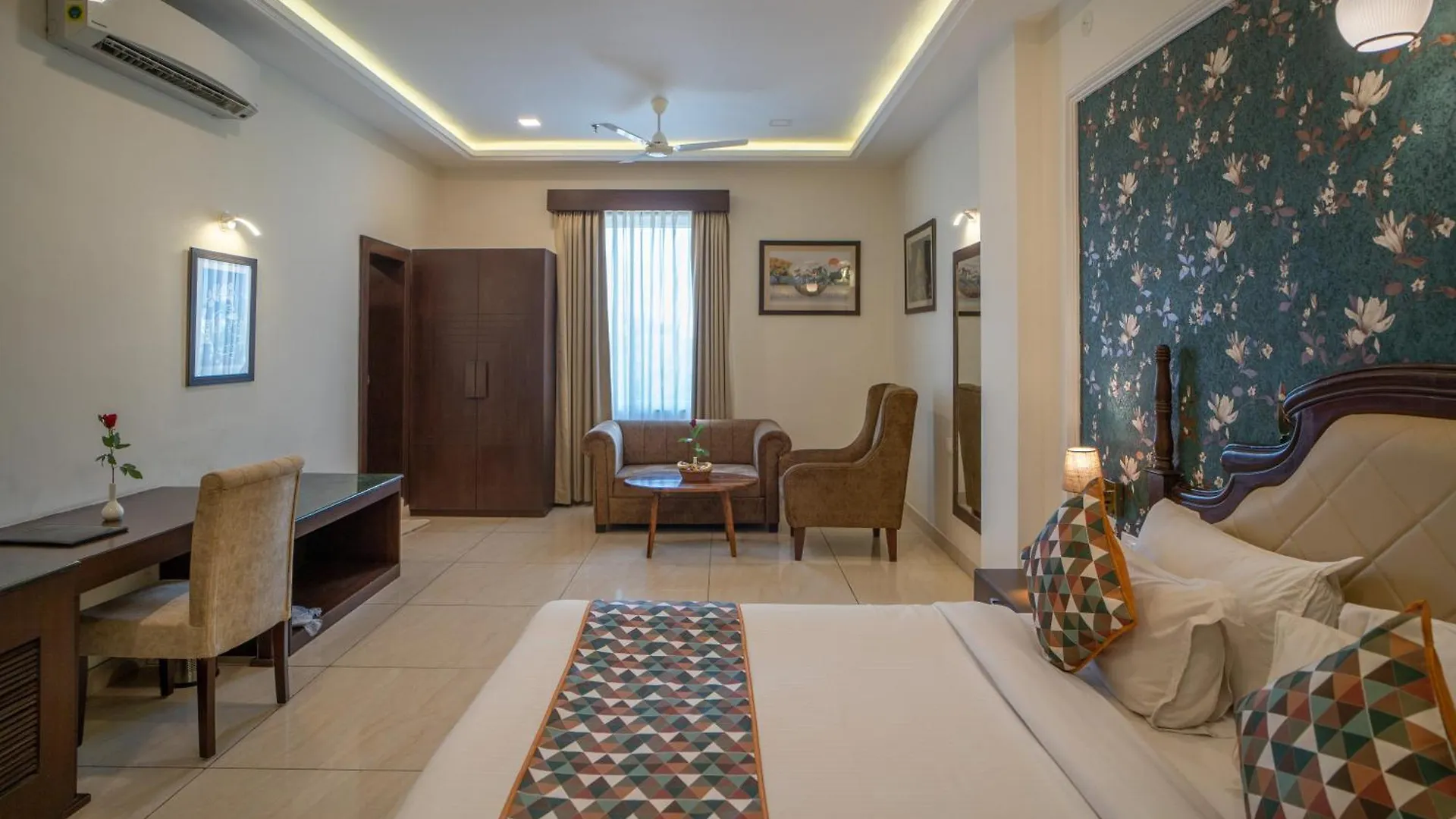 The Courtyard - Beyond Bar & Club Hotel Udaipur