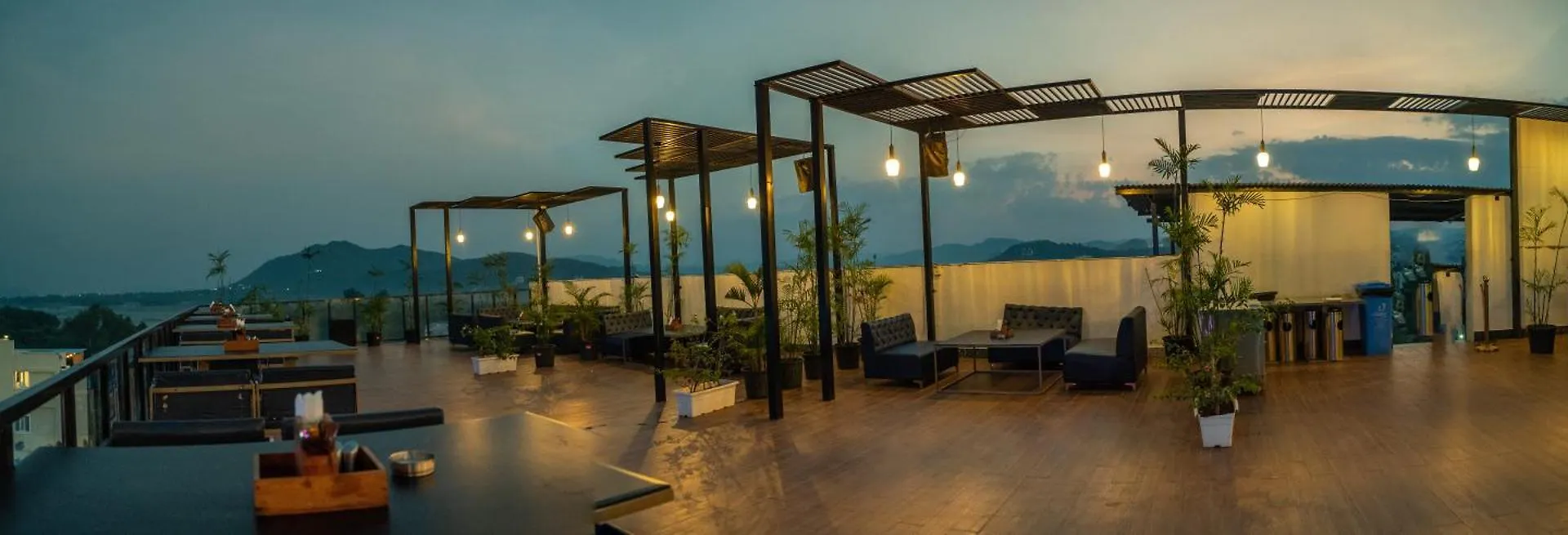 ****  The Courtyard - Beyond Bar & Club Hotel Udaipur India