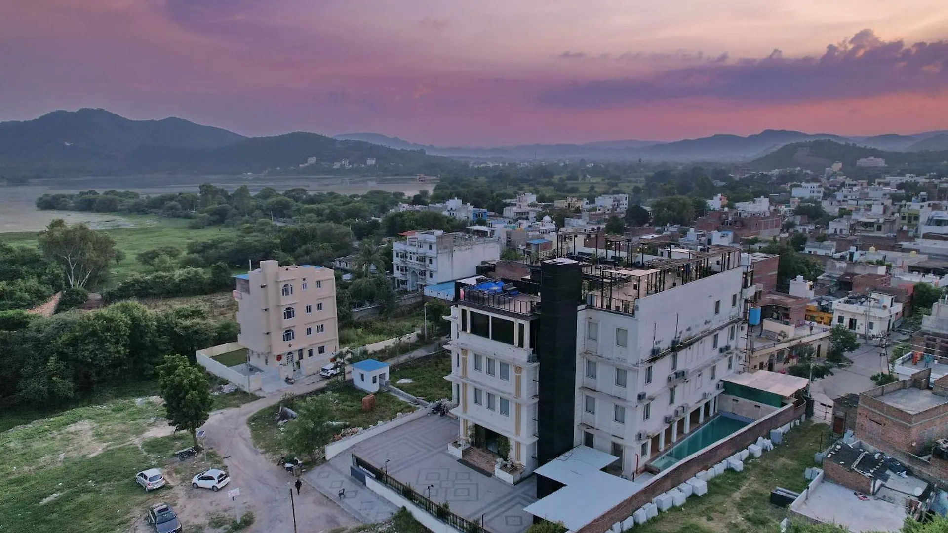 The Courtyard - Beyond Bar & Club Hotel Udaipur