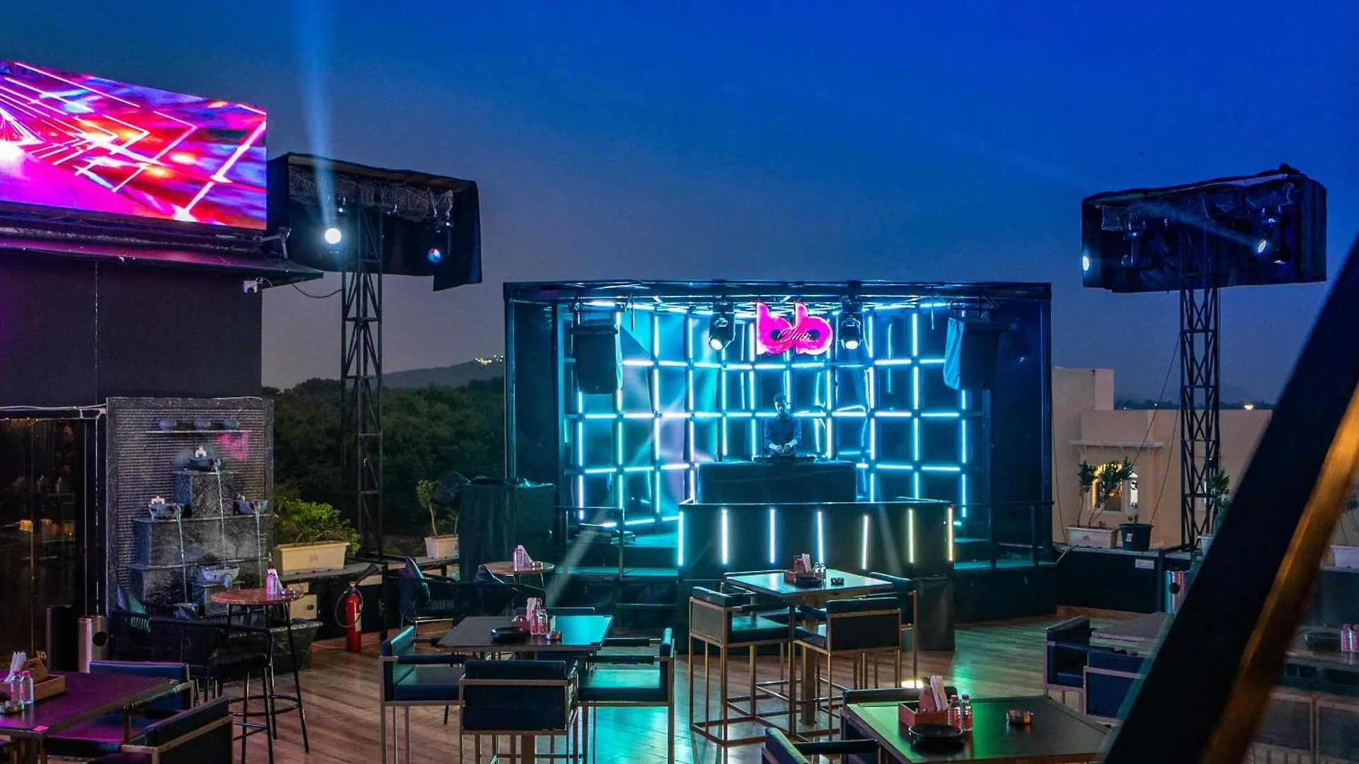 The Courtyard - Beyond Bar & Club Hotel Udaipur