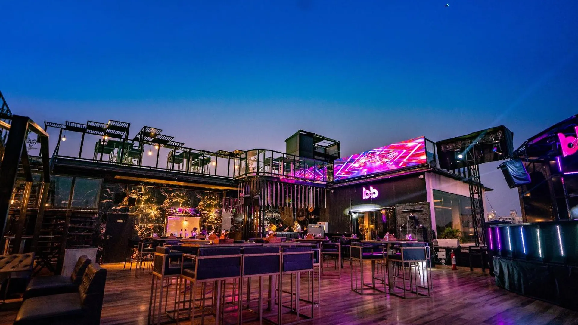 The Courtyard - Beyond Bar & Club Hotel Udaipur