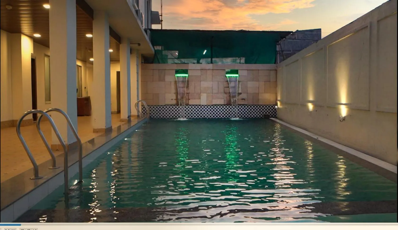 The Courtyard - Beyond Bar & Club Hotel Udaipur