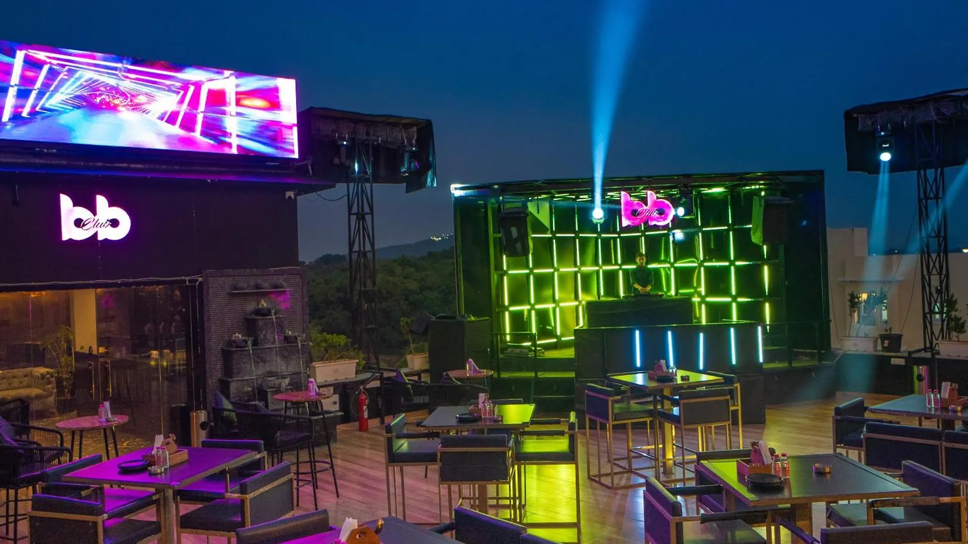 The Courtyard - Beyond Bar & Club Hotel Udaipur