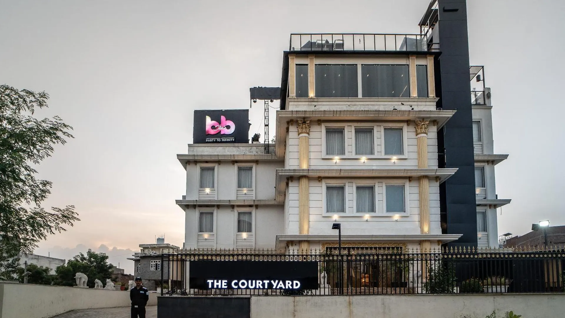 The Courtyard - Beyond Bar & Club Hotel Udaipur