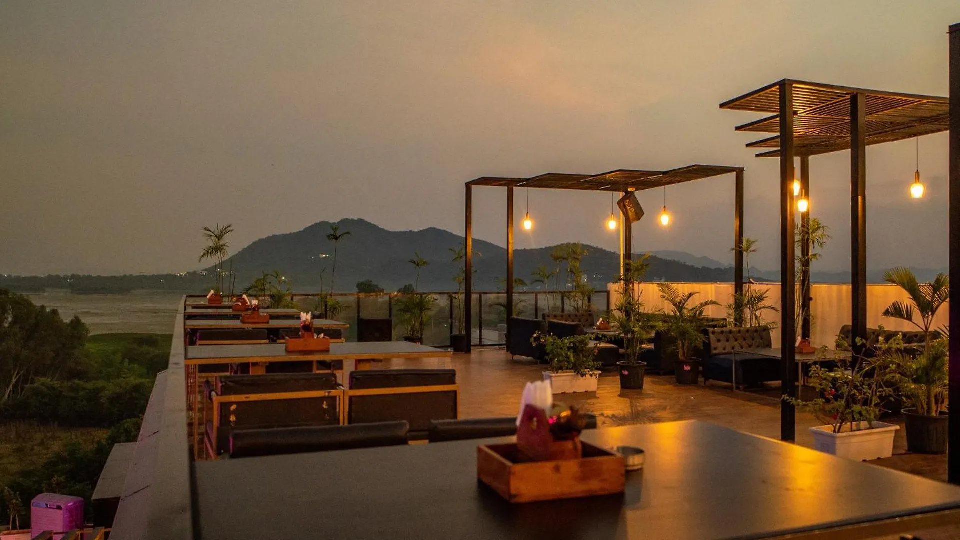 The Courtyard - Beyond Bar & Club Hotel Udaipur